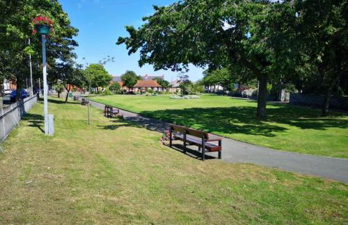 Vale View Apartment, Prestatyn, North Wales - a stylish, dog-friendly holiday let just a 5 min walk to beach & town! - Foto 52