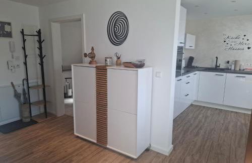 Moderne DG-Wohnung mit Flair in guter Lage - Foto 1