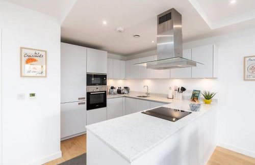 Tranquil 2-Bed Apartment, Balcony, Sleeps 6, 7 Minute Drive to King's Cross St Pancras - By City Peace - Foto 8