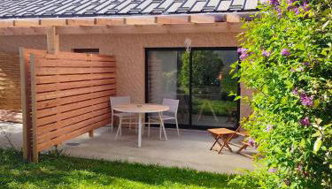 Le Cosy du Plongeoir - T2 neuf avec vue sur le lac de Serre Ponçon et grande terrasse avec jardin - Foto 3, Garden, Garden view