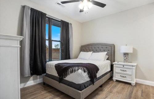 Family-Fun Lakeside Luxury at Topsider in Osage w/ 2 Pools, Prime Views Pack N' Play & Games - Foto 24