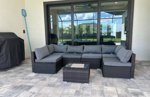 Brand New Luxury 4 bedroom heated pool home - Foto 9