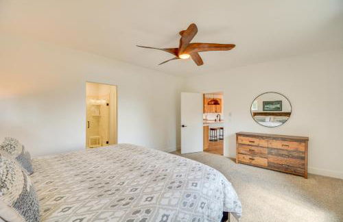 2 Mi to Lake Stunning Twin Lakes Home with Deck - Foto 12