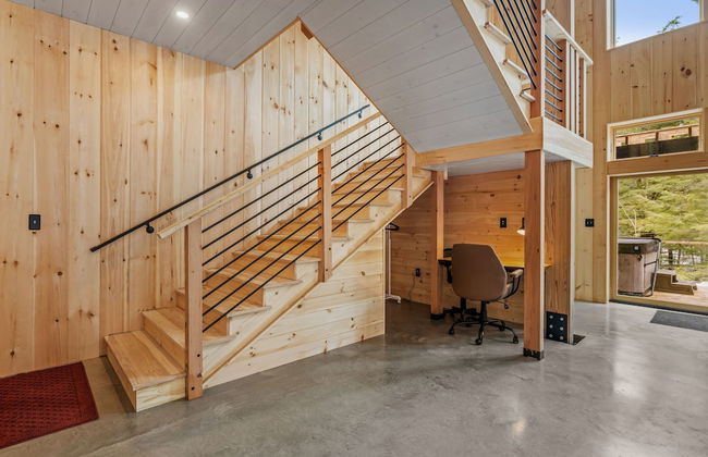 Ski Cabin w Hot Tub Gas Fireplace Near Cranmore - Photo 38