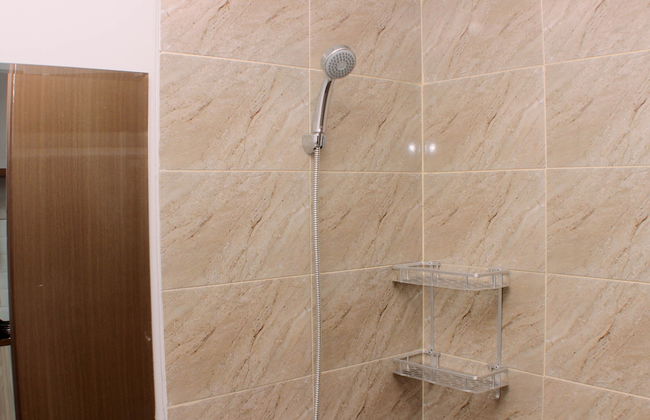 Stunning And Comfy Studio Apartment Transpark Juanda - Photo 16