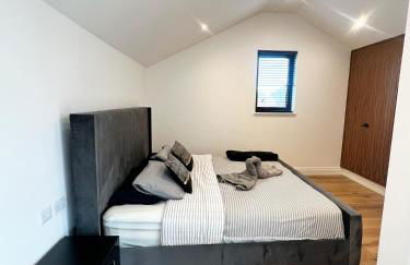 Modern Entire Unit 3BR, 3BA, balcony, 86inch TV - 15mins to city - Foto 2