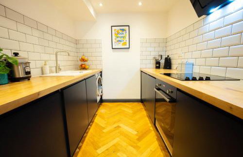 Hidden Retreat with Steam room, KING bed near tube - Foto 3