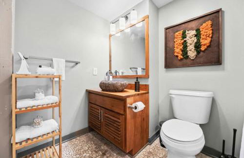 Trendy DT Loft l 2 TV's l Parking l Café - Foto 15