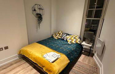 Cosy High Street Apartment 30 seconds from station - Foto 4