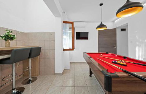 Awesome Home In Tinj With Jacuzzi - Photo 7