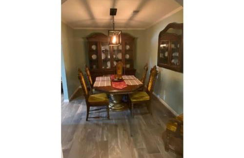 StockYards! Walk 3 Blocks-Ranch House sleeps 8 - Foto 37