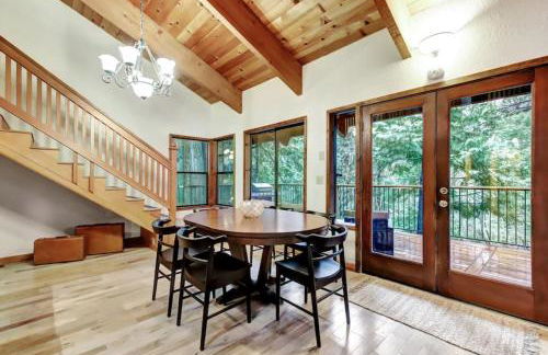 Picturesque Cabin Hot Tub - Foto 13