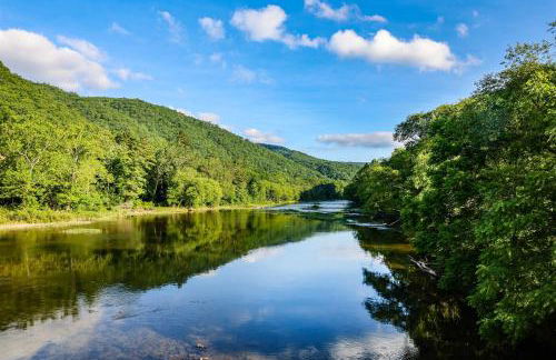 Rustic Hideaway with Fire Pit Less Than 1 Mi to River! - Foto 25