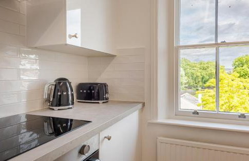 Chic 1BR Teddington Apartment Modern & Bright - Photo 16