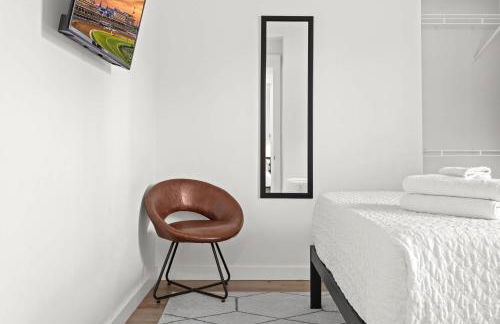 3BR 2BA Derby Home Walk to Churchill Free Parking - Foto 32