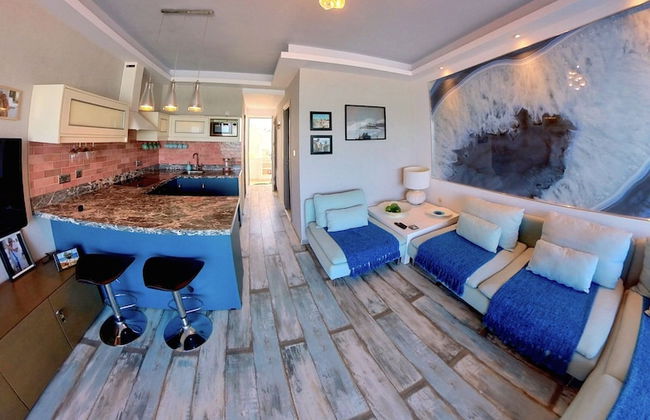 Deluxe Beach Apartment- Sleeps 2 & Private Terrace - Foto 20