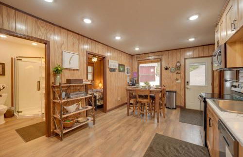 Winter Lake Escape with Access to Ice Fishing! - Foto 10