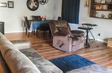 Entire House in the Heart of NW AR with Office Space - Foto 12