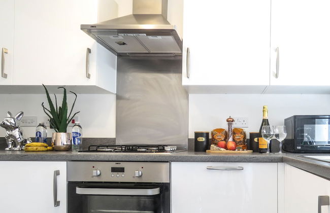 Tudors eSuites Birmingham House with Private Garden Free Parking - Foto 9