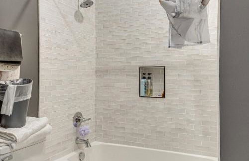 Lakefront Gem Dock and Hot Tub in Jacksboro - Foto 26