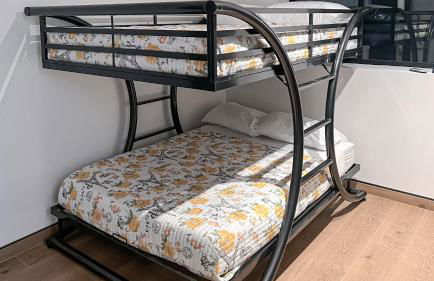 NEW Luxury Concrete Home Just Minutes from the Beach - Foto 34