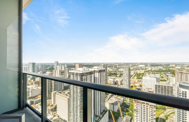 Ultimate Elegance Studio with Panoramic City Views - Foto 89