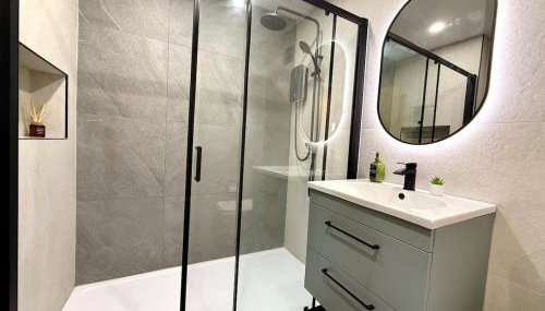 Detached Modern Flat 8 Min Walk to Pudsey Station - Foto 3, Shower