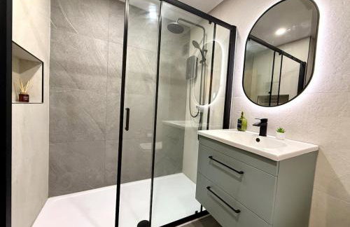 Detached Modern Flat 8 Min Walk to Pudsey Station - Foto 3