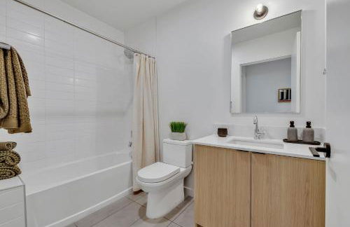 HUGE downtown corner unit- Pool-Gym-Walk 2 Broadway - Foto 21