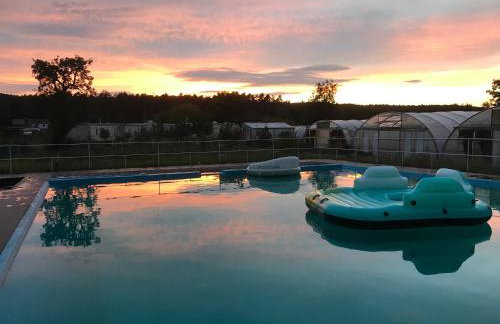 Moderne Ferienwohnungen mit Terrasse, Pool, Wallbox & Spielplatz in den Götzer Bergen - ideal für Ihren Berlin-Besuch und auch für Gruppen bis zu 40 Personen geeignet - Photo 10