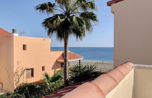 Luxury modern beachfront 3 bed gated community townhouse with pool, sun terrace, sea views close to all amenities - Photo 18