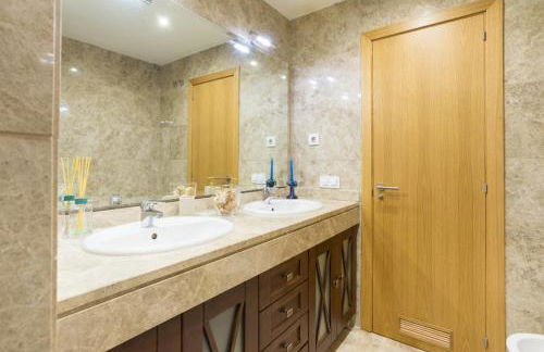 Keywise Perfect location next to María Zambrano STATION, central , beach ,pool and free Parking - Foto 26