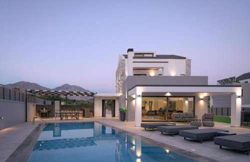 Monti Luxury Villa, with Heated Pool & Hot Tub - Foto 29