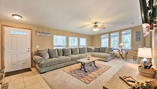 Rustic Escape with Deck, Hot Tub and Mountain Views - Foto 5