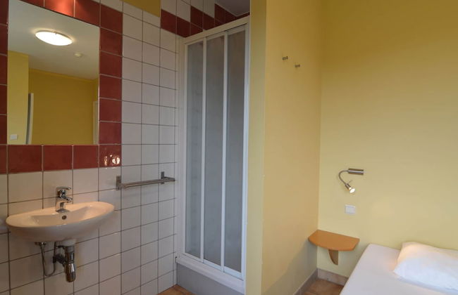 Grand Villa With Bubble Bath - Photo 37