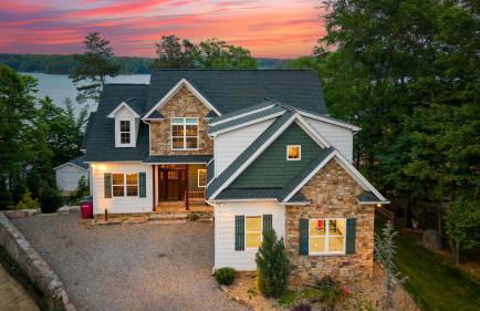 Spacious Waterfront Home on Lake Norman with Firepit Views and Dock Access - Foto 49