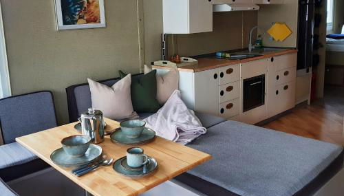 Traumhaus auf dem Wasser – Modernisiertes Hausboot 13 x 4 m - Foto 2