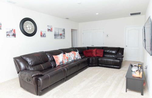 Marvelous Villa, South facing pool and hot tub, themed bedrooms near Disney - Foto 38