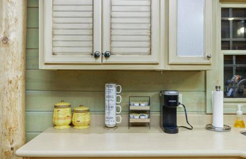 The Wagon Wheel Cabin Hot Tub Sleeps 10 Spacious - Foto 15