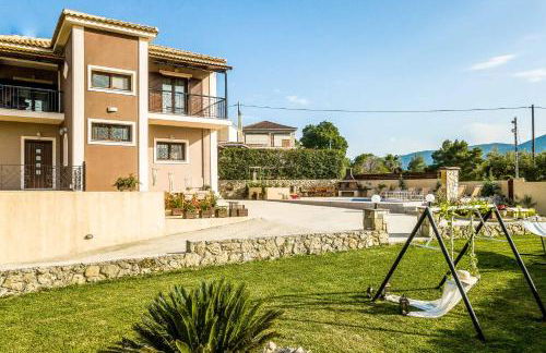 Maggie Alonia - Photo 13