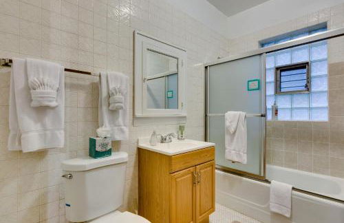 Lovely Near Loyola - Enjoy the Wonderful Outdoor Space and Sun Room - Room for the Whole Crew apts - Foto 16