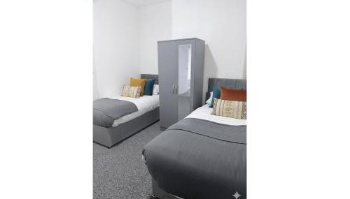 Spacious 6BR Home with Ensuite Perfect for Groups Stays - Foto 4