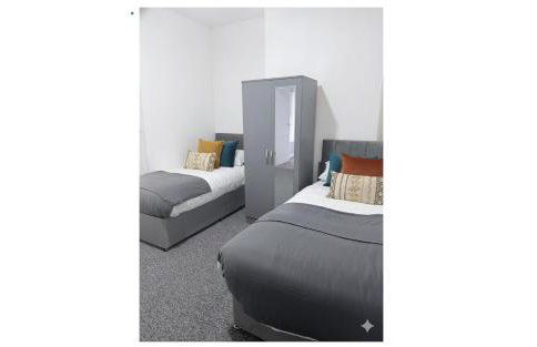 Spacious 6BR Home with Ensuite Perfect for Groups Stays - Foto 4