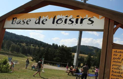 Confort 2 pièces, balcon et casier à skis - FR-1-504-672 - Photo 12