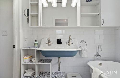 Impressive East Austin Gem Home That Has it All - Foto 38