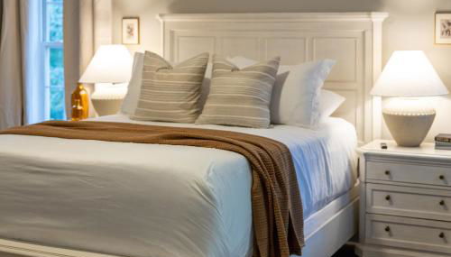 Sink into the Luxe Corner Tub at an Upscale, Spacious Home - Foto 2