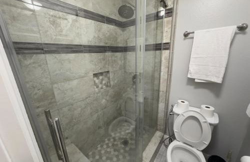 Heated Salt Pool, BBQ, Movie Projector, Stereo, Billiards Table, Arcade Game, Darts - Stone Sanctuary NW at Childrens Memorial Park, Pool Heat Optional - Foto 40