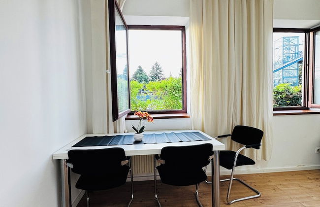 Cozy 3BR Apt with Garden Sleeps 10 - Foto 29