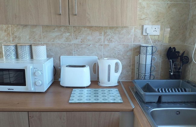 2 Bed Chalet Sleeps 4- Parking, Garden, Near Beach - Foto 8