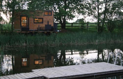 TinyHousebeiDresden in absoluter Alleinlage direkt am Naturteich große Terrasse Grill und Kaminofen Juni - September Mindestmietzeit 1 Woche Sa- Sa - Foto 12